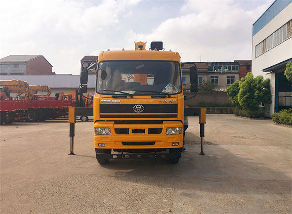 三環(huán)昊龍?zhí)嵘龢蛐旃?噸隨車吊