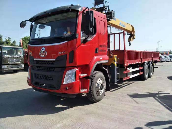 柳汽乘龍后八輪隨車(chē)吊