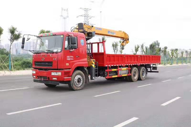 華菱后八輪隨車吊