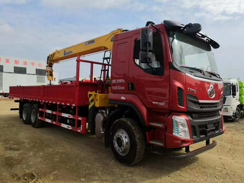 柳汽后八輪隨車(chē)吊（國(guó)六）